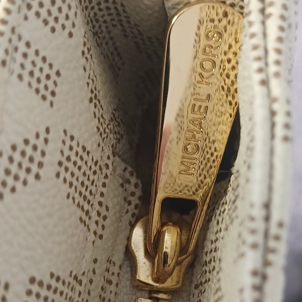 MICHAEL Michael Kors Jet Set Large Travel Logo Messenger Bag - Picture 12 of 13